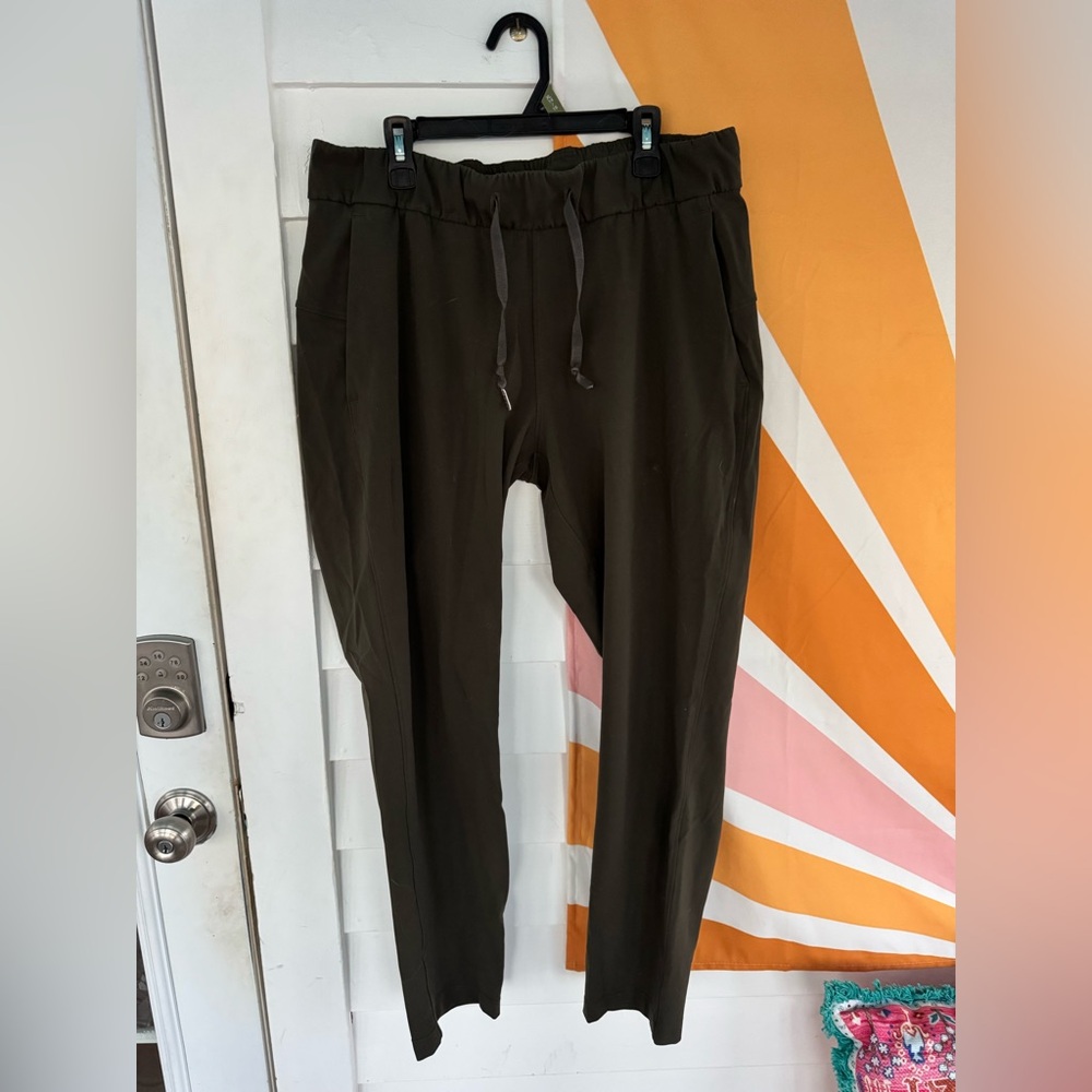 Women’s On the Fly Lululemon Olive Green 7/8 Pants